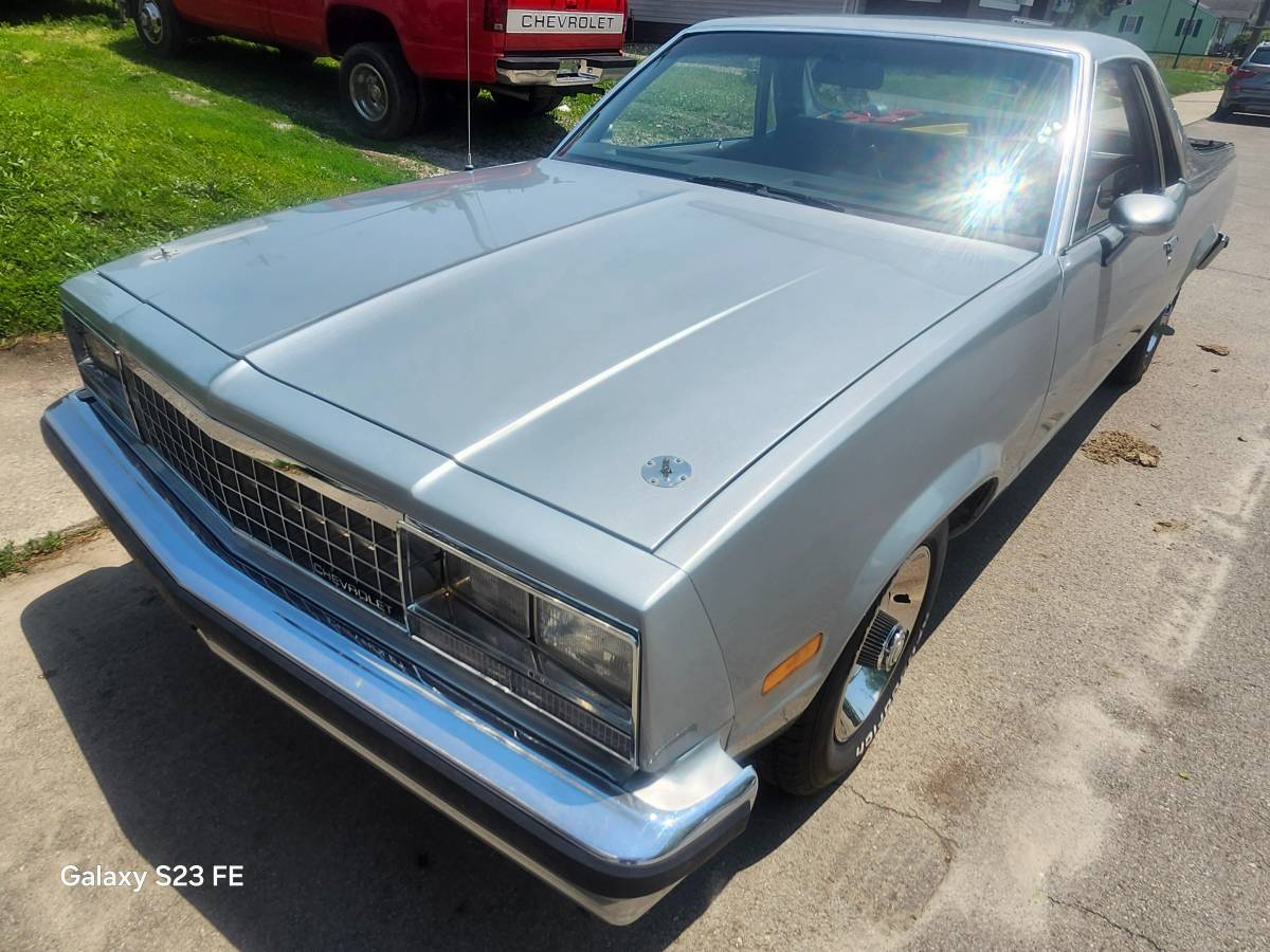 Chevrolet-Elcamino-1985-silver-3