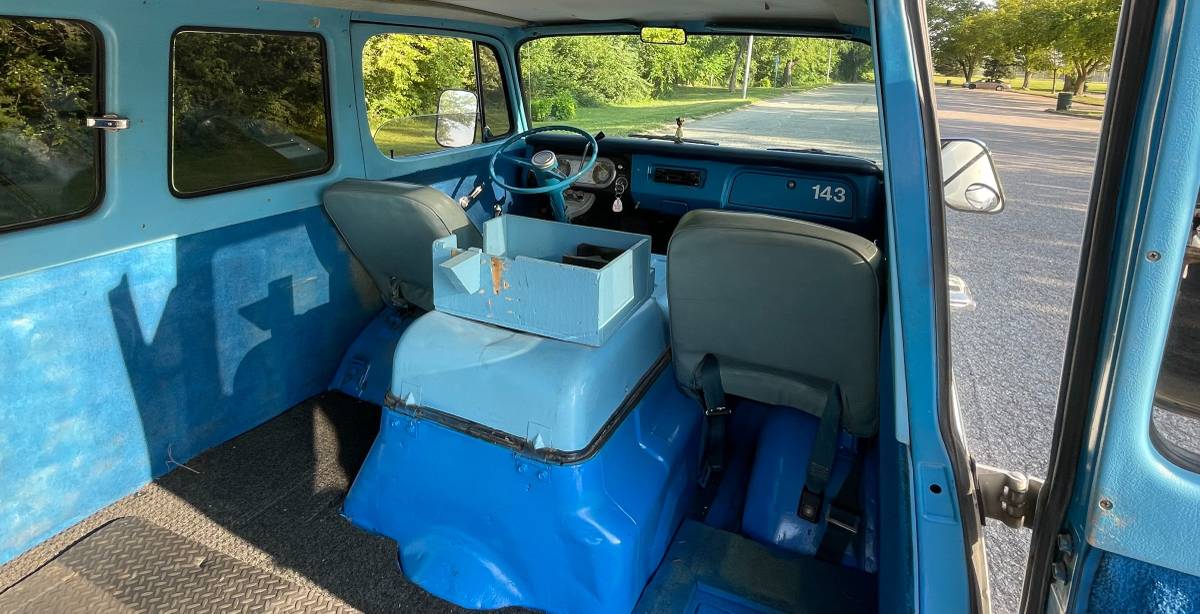 Chevrolet-G-10-1969-silver-9