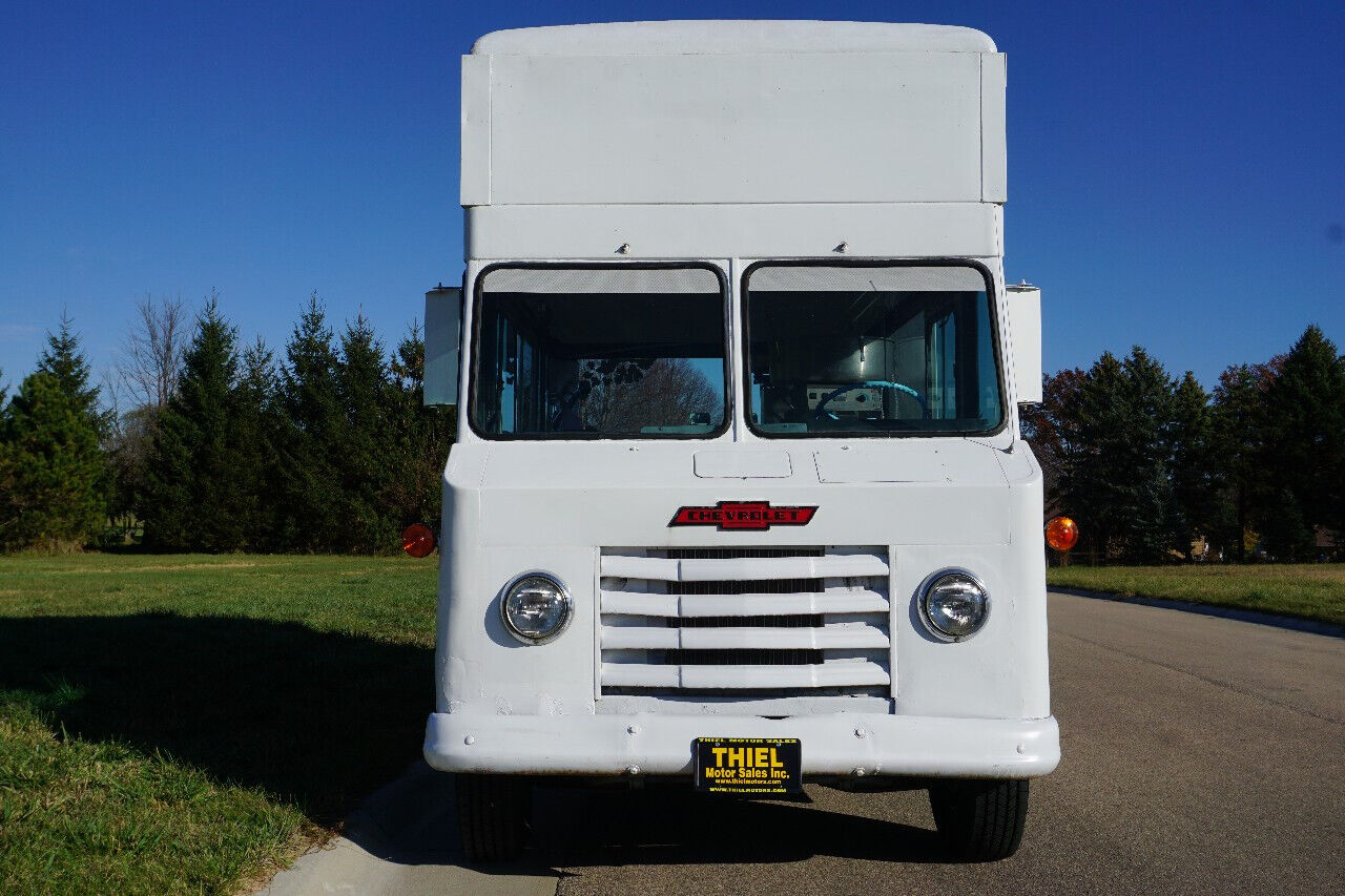 Chevrolet-G20-Van-1966-Classic-Car-12