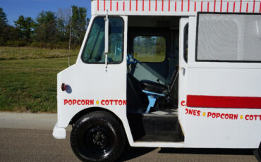 Chevrolet-G20-Van-1966-Classic-Car-15