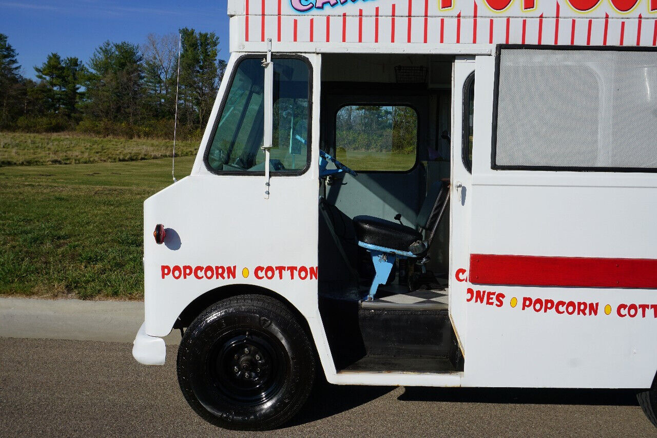 Chevrolet-G20-Van-1966-Classic-Car-15