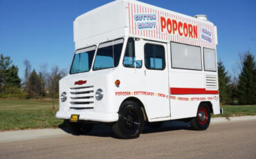Chevrolet-G20-Van-1966-Classic-Car-2