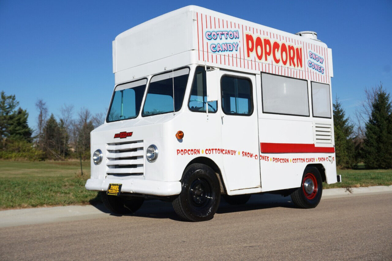 Chevrolet-G20-Van-1966-Classic-Car-2