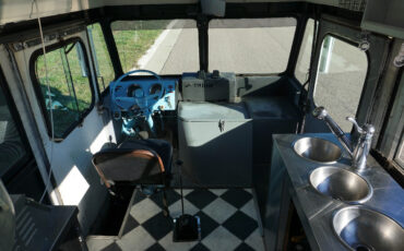 Chevrolet-G20-Van-1966-Classic-Car-27