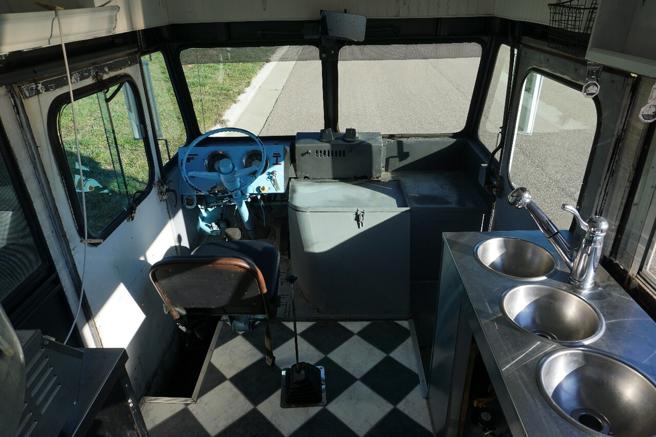 Chevrolet-G20-Van-1966-Classic-Car-27