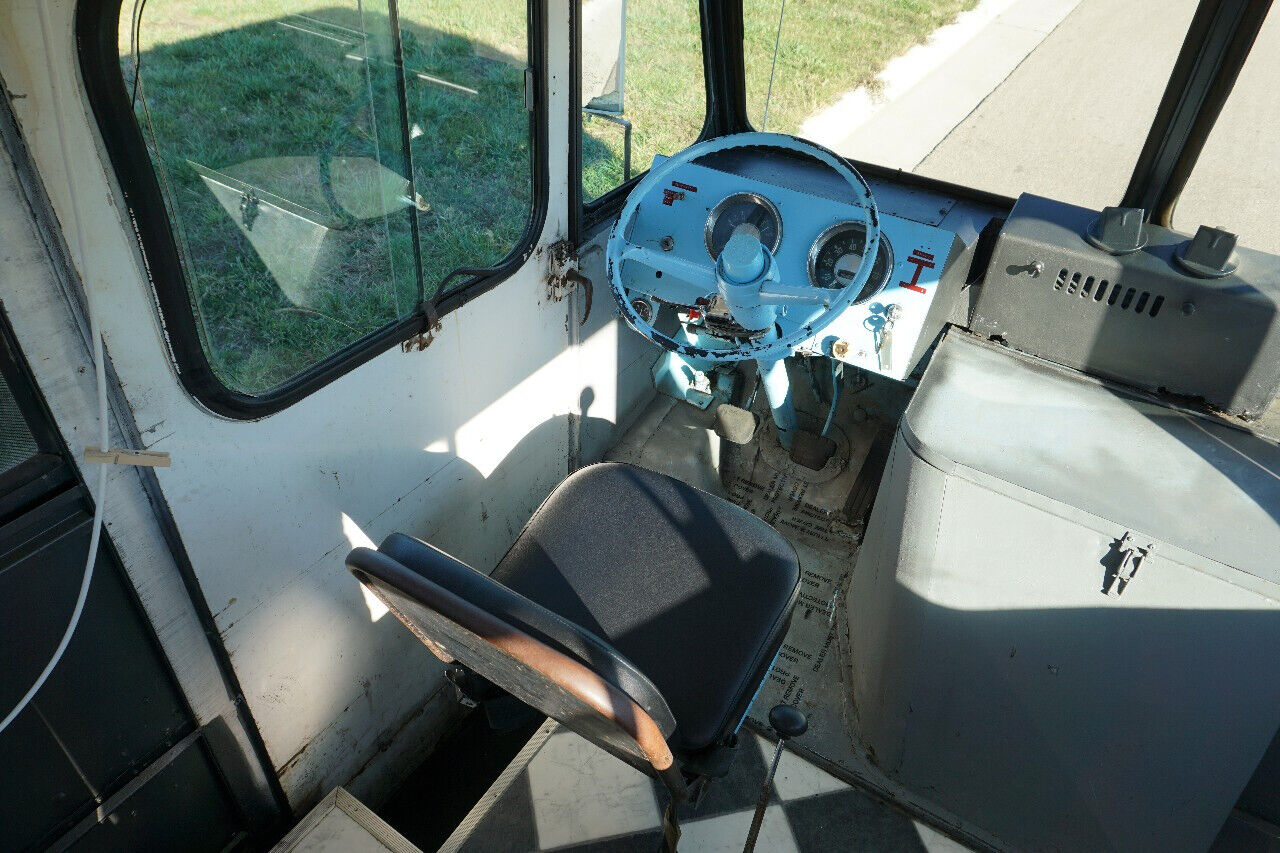 Chevrolet-G20-Van-1966-Classic-Car-28