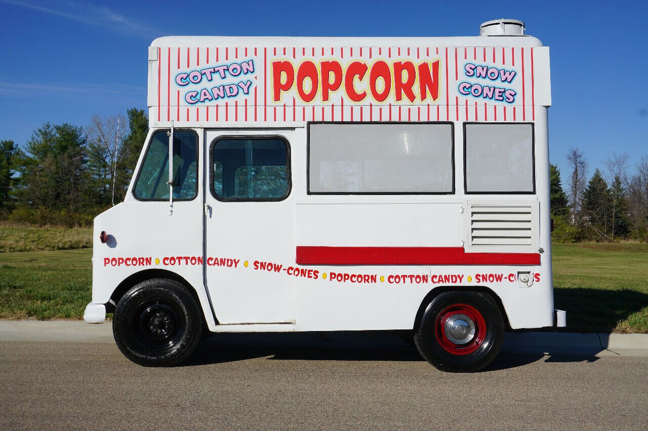 Chevrolet-G20-Van-1966-Classic-Car-3