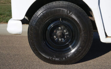Chevrolet-G20-Van-1966-Classic-Car-32