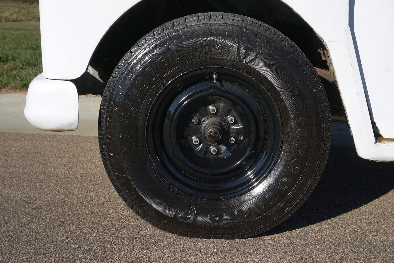 Chevrolet-G20-Van-1966-Classic-Car-32