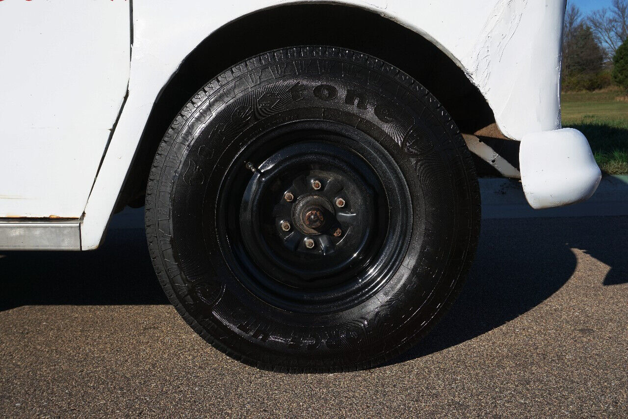 Chevrolet-G20-Van-1966-Classic-Car-33