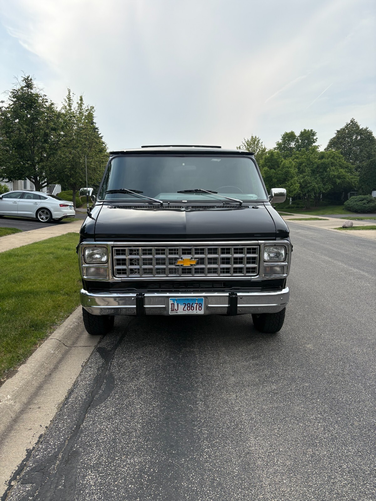 Chevrolet-G20-Van-1982-Minivan-1