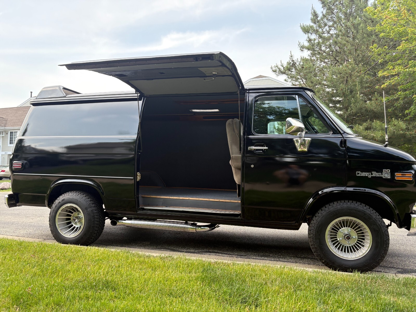 Chevrolet-G20-Van-1982-Minivan-11