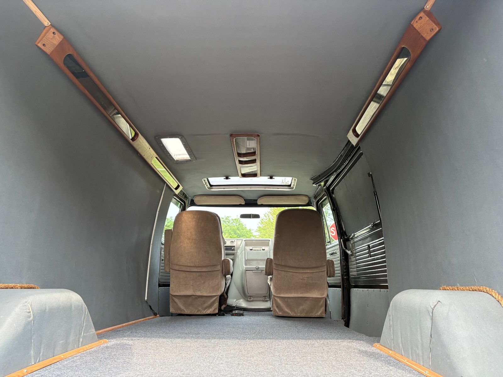 Chevrolet-G20-Van-1982-Minivan-19