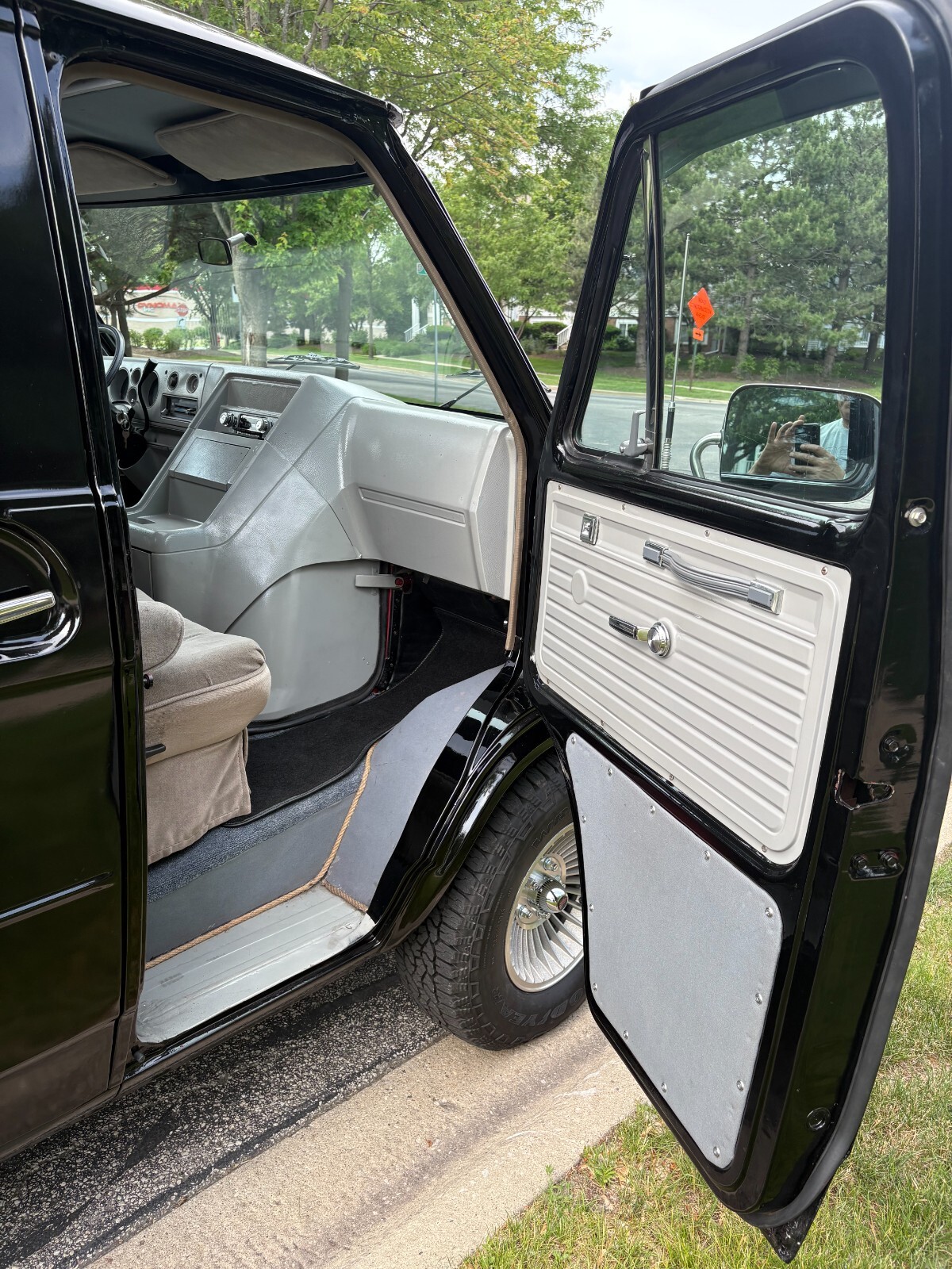 Chevrolet-G20-Van-1982-Minivan-9