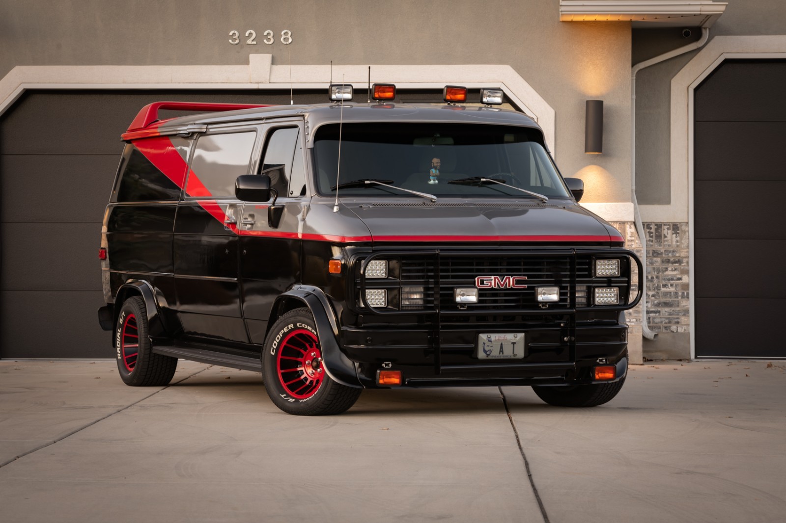 Chevrolet-G20-Van-1984-Standard-Passenger-Van-1