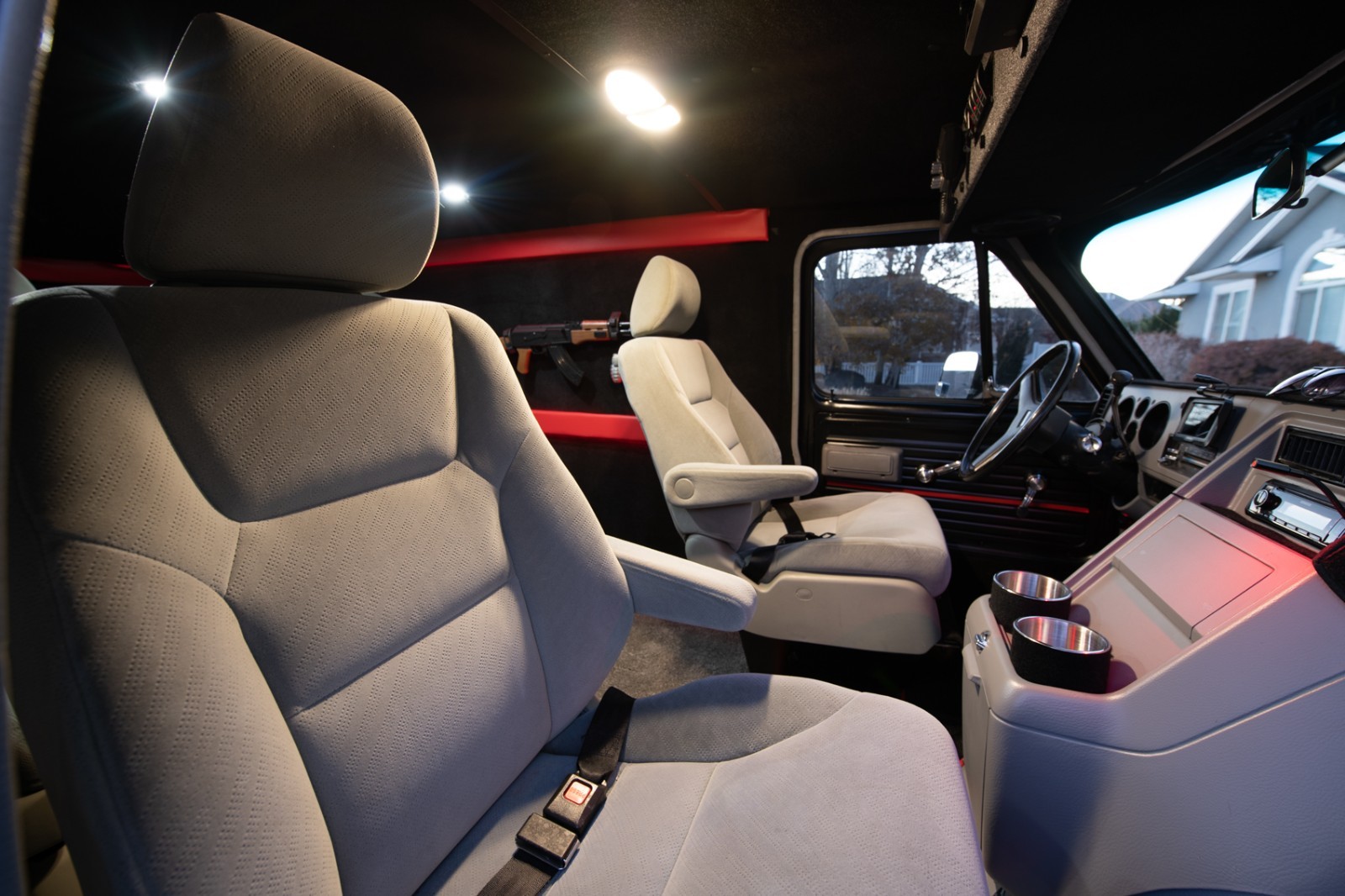 Chevrolet-G20-Van-1984-Standard-Passenger-Van-13