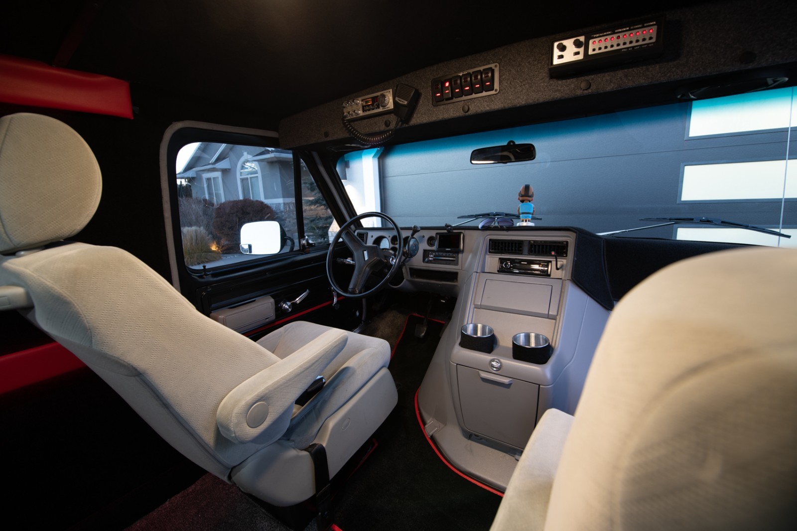 Chevrolet-G20-Van-1984-Standard-Passenger-Van-15