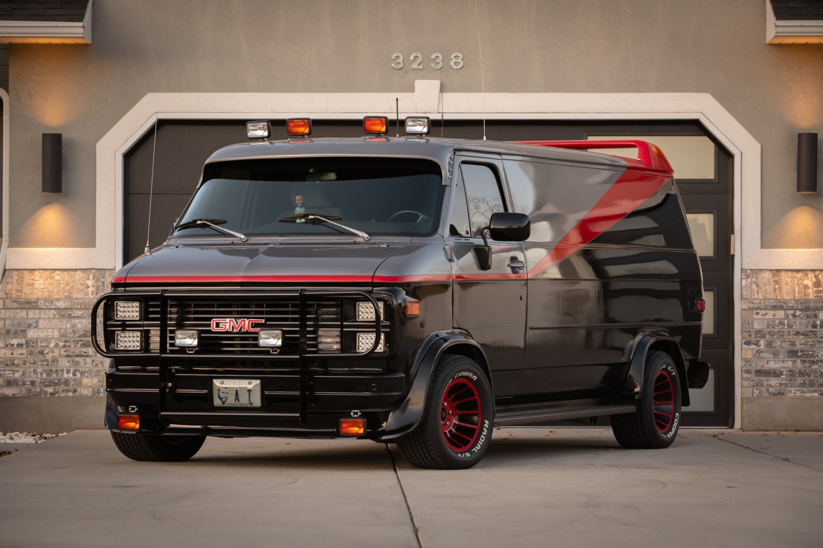 Chevrolet-G20-Van-1984-Standard-Passenger-Van-2