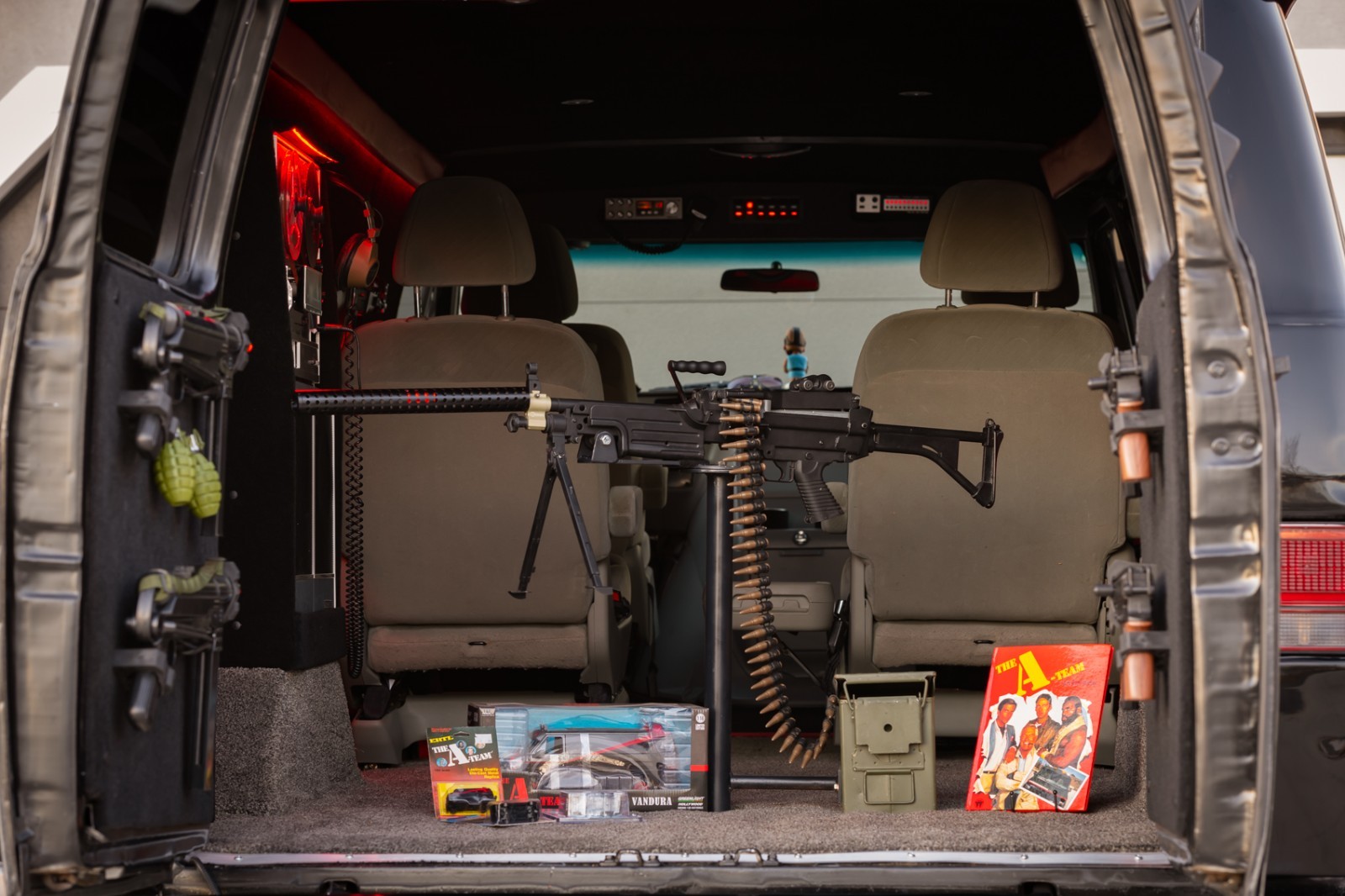 Chevrolet-G20-Van-1984-Standard-Passenger-Van-28