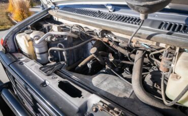 Chevrolet-G20-Van-1984-Standard-Passenger-Van-35