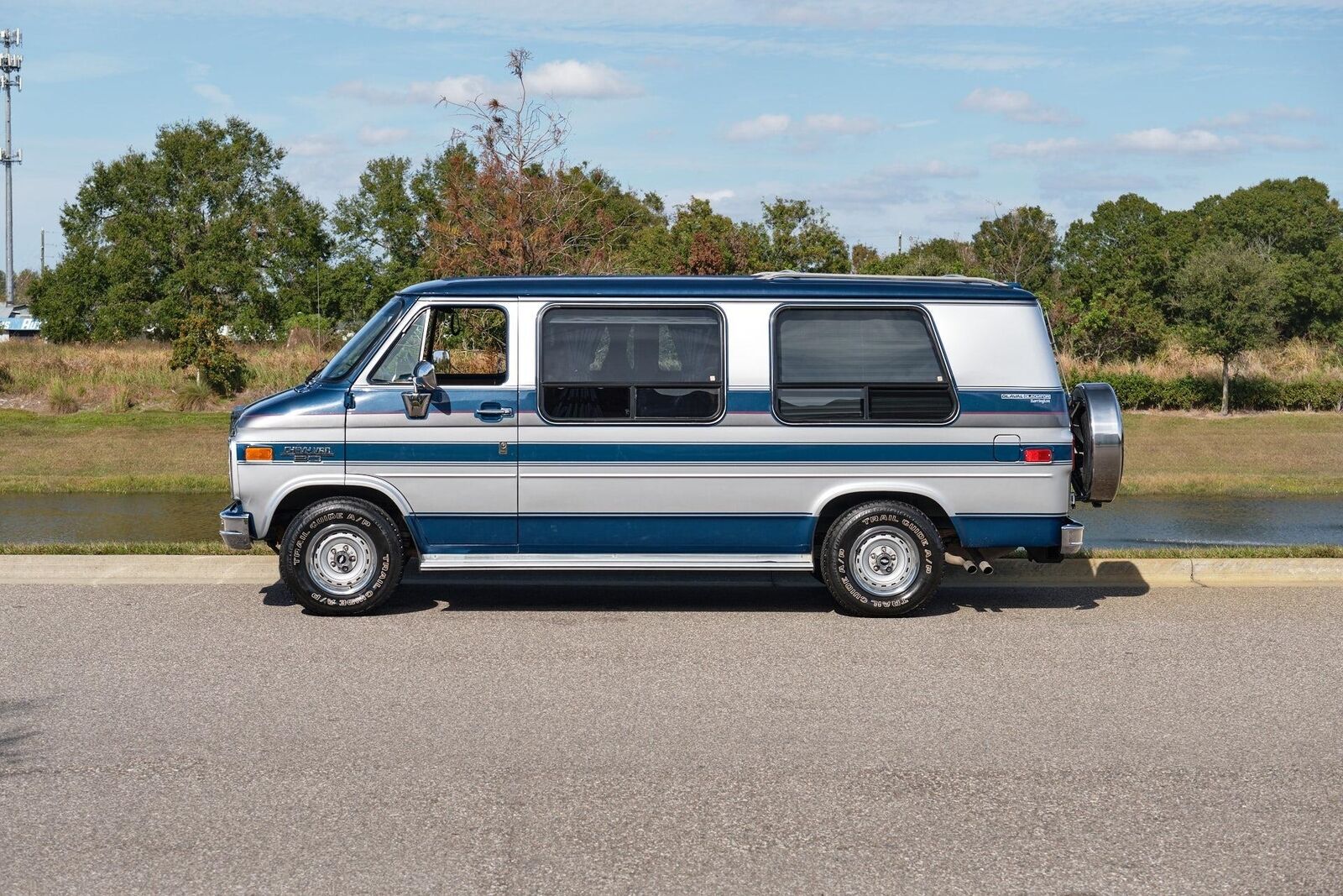 Chevrolet-G20-Van-1990-Van-17