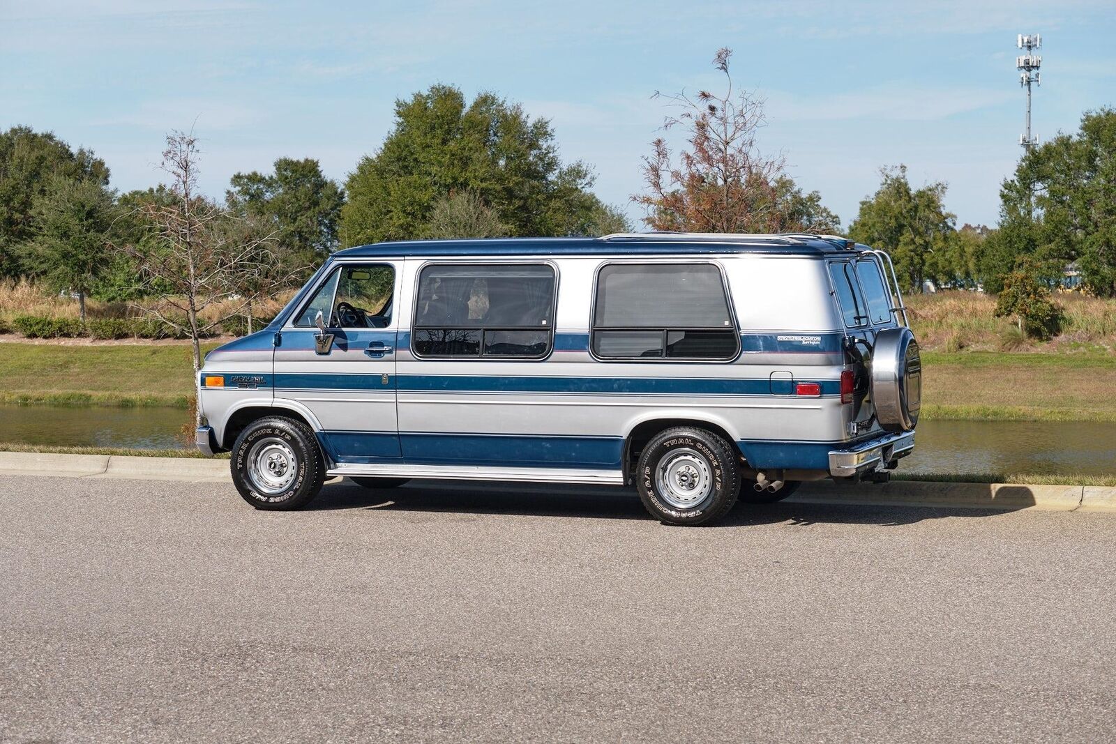 Chevrolet-G20-Van-1990-Van-18