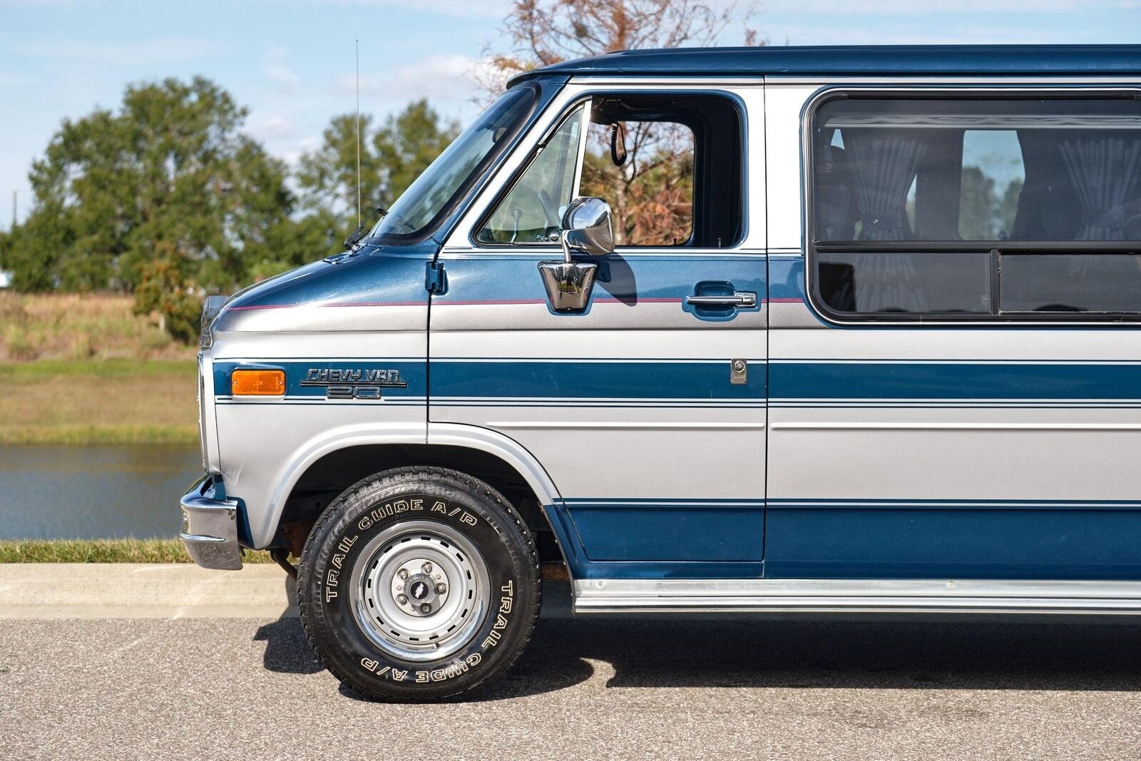 Chevrolet-G20-Van-1990-Van-21