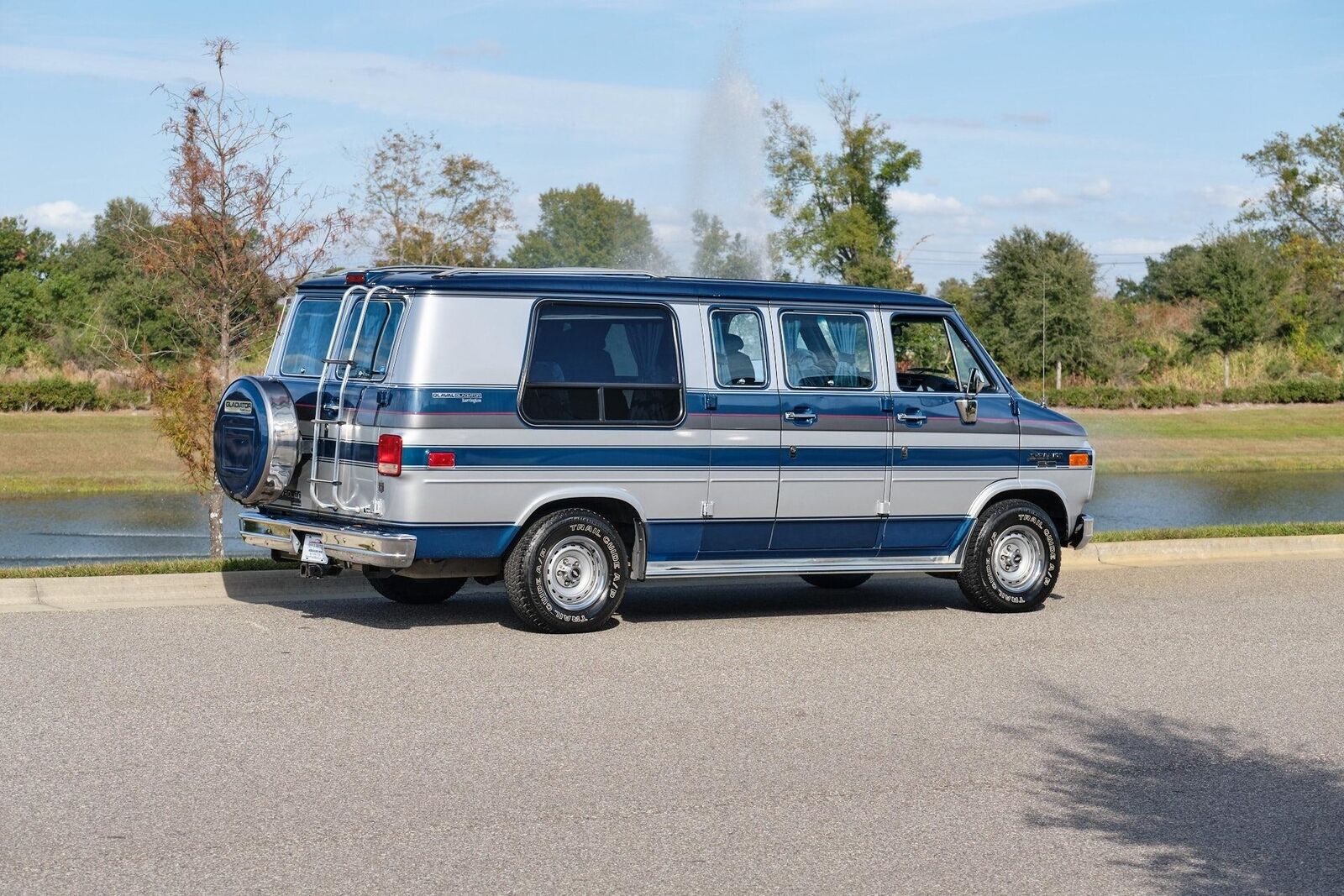 Chevrolet-G20-Van-1990-Van-30
