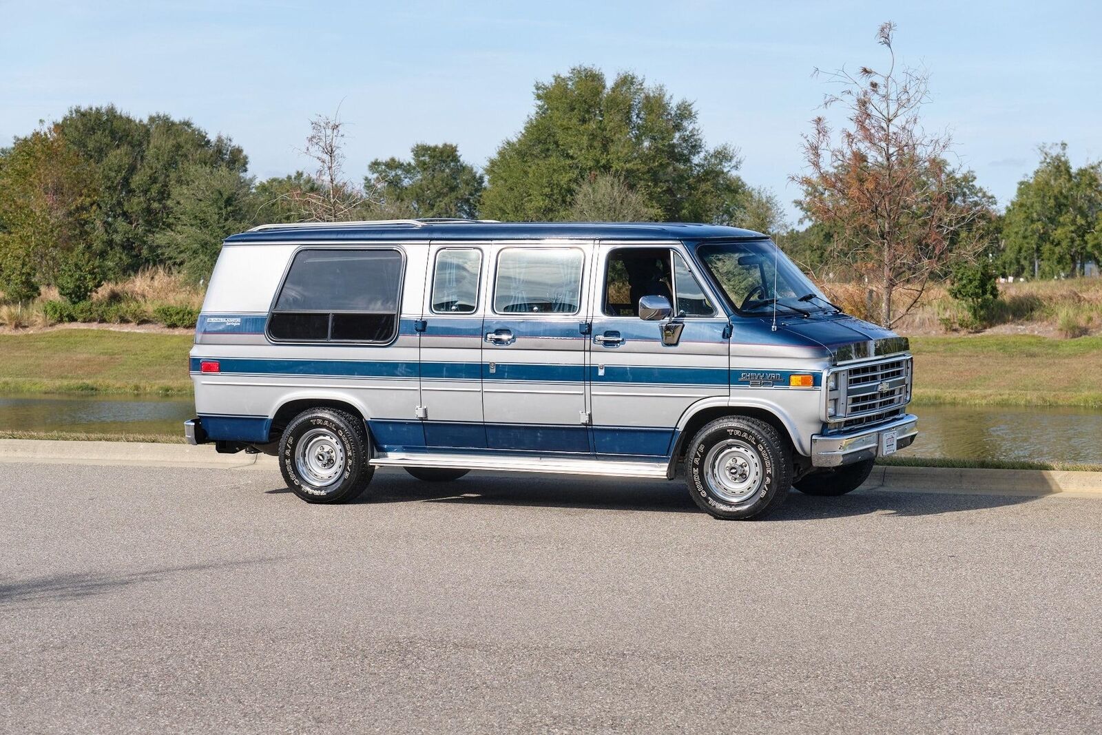 Chevrolet-G20-Van-1990-Van-31