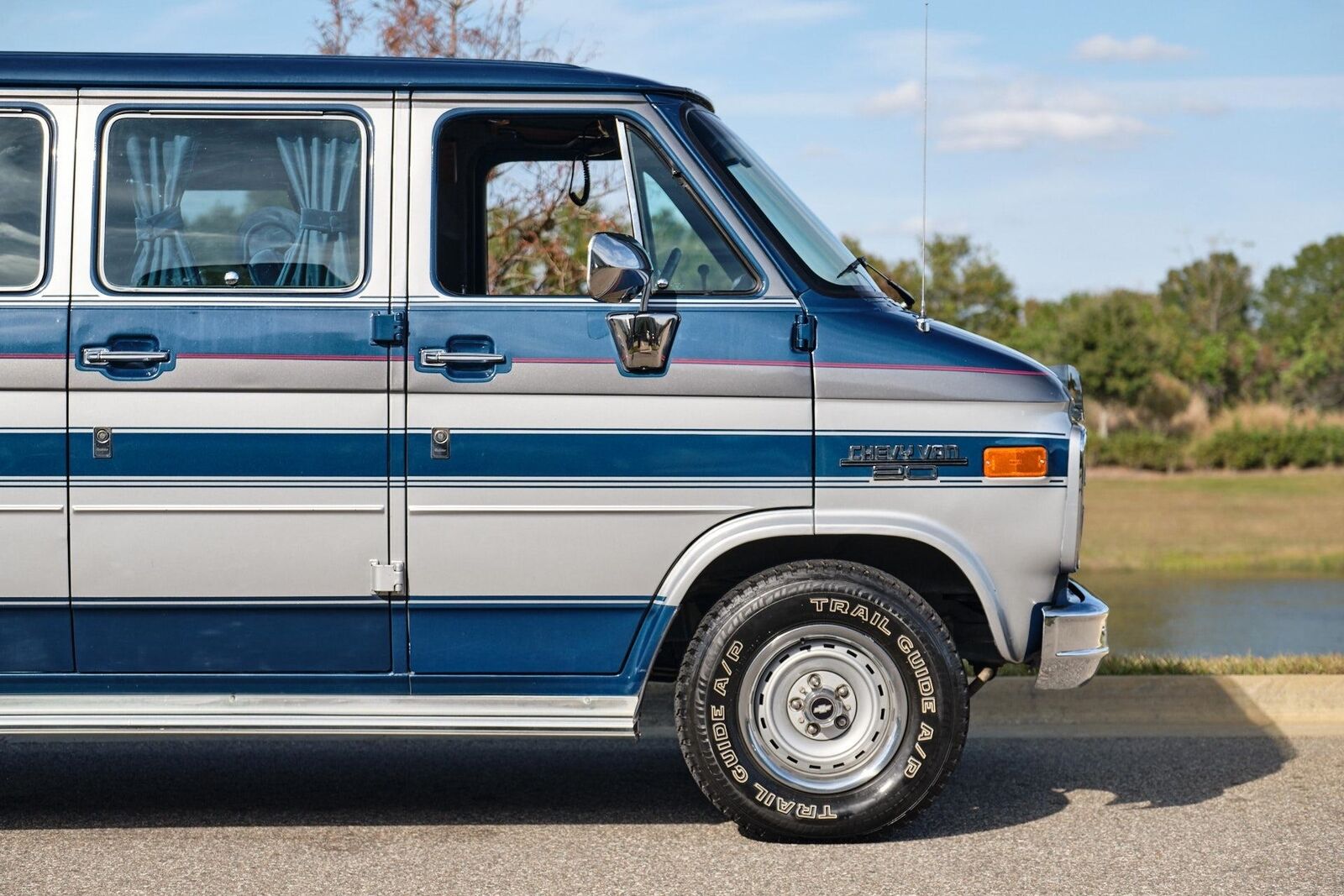 Chevrolet-G20-Van-1990-Van-33