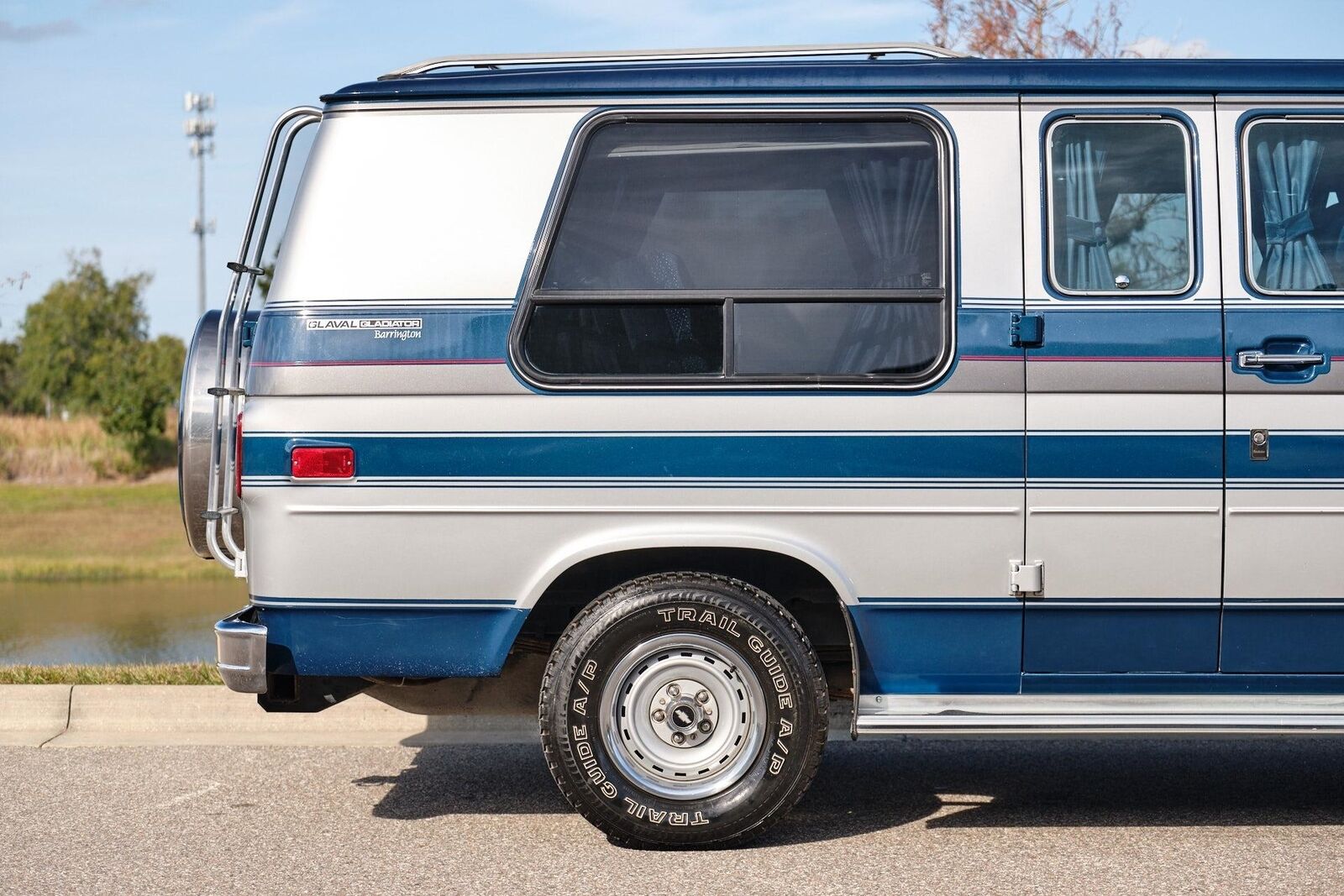 Chevrolet-G20-Van-1990-Van-34