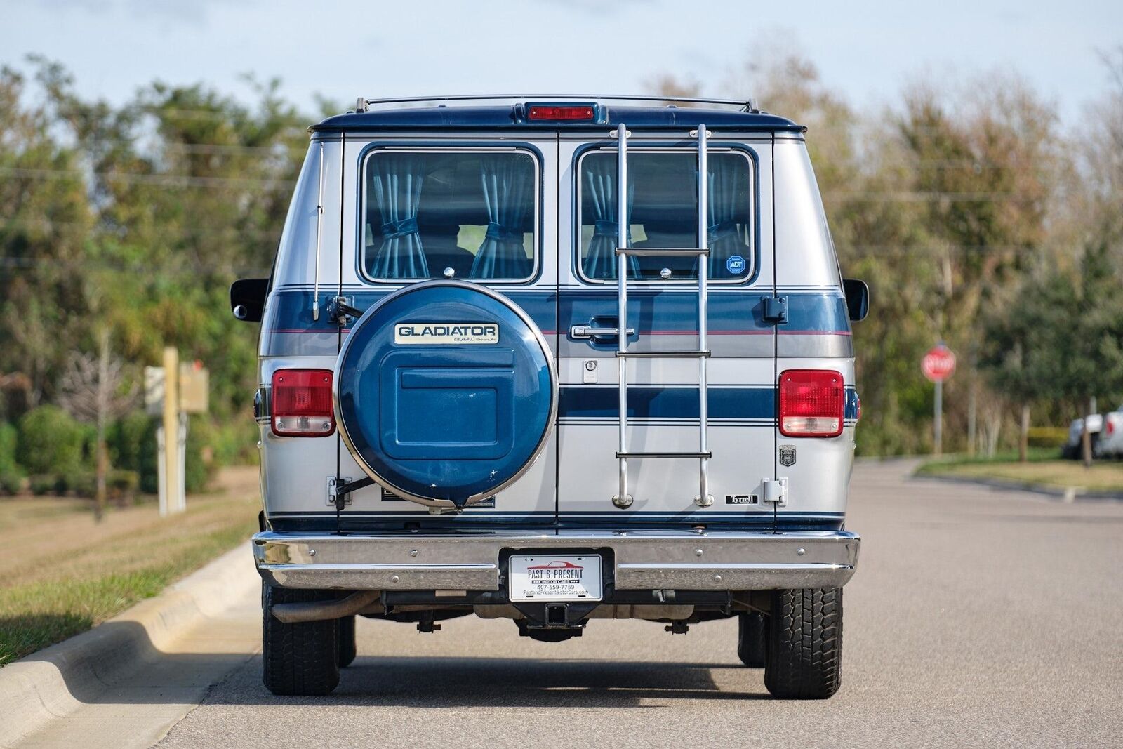 Chevrolet-G20-Van-1990-Van-4