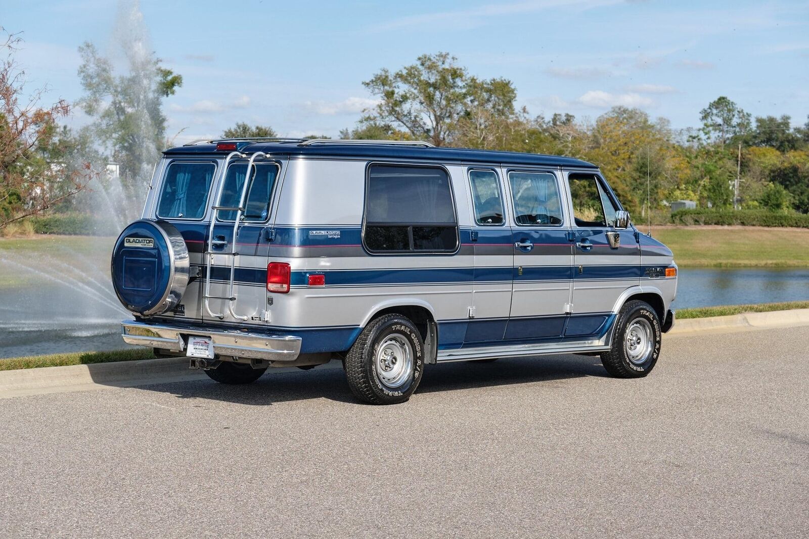 Chevrolet-G20-Van-1990-Van-5