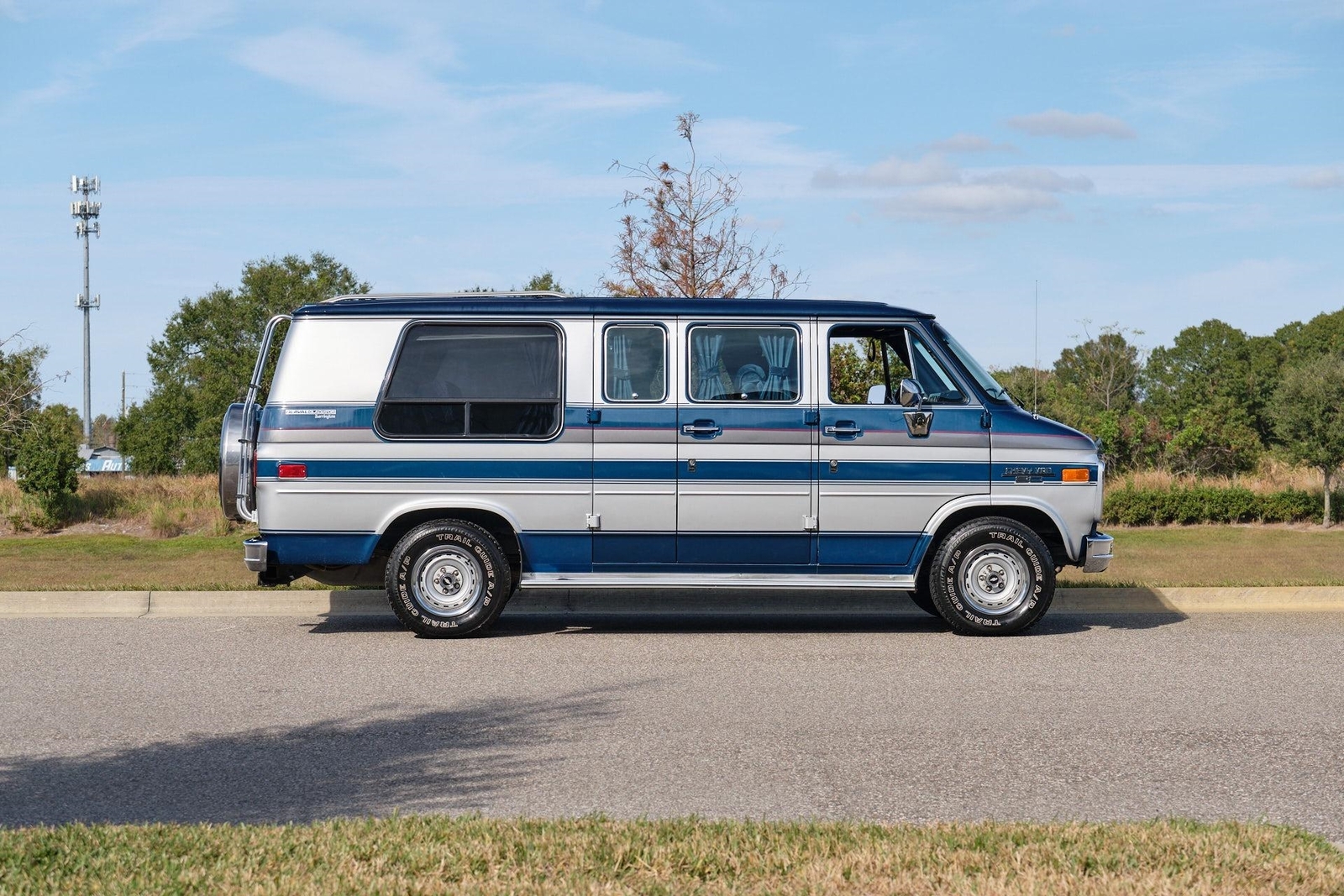 Chevrolet-G20-Van-1990-Van-6