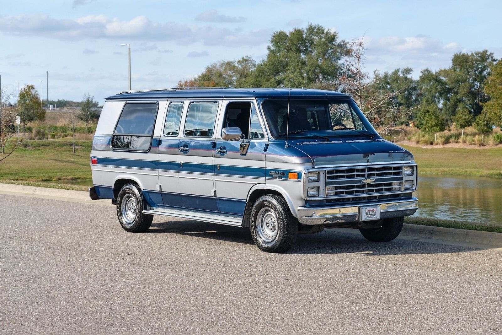 Chevrolet-G20-Van-1990-Van-8