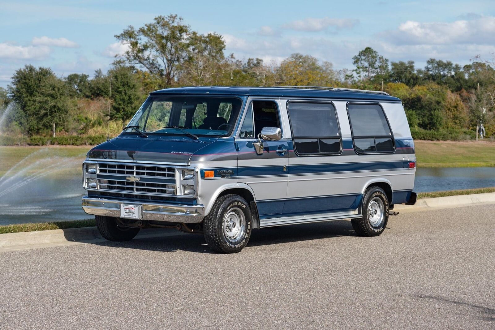 Chevrolet-G20-Van-1990-Van