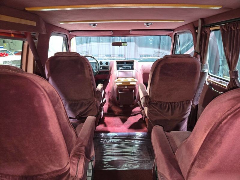 Chevrolet-G20-Van-1992-MinivanVan-10
