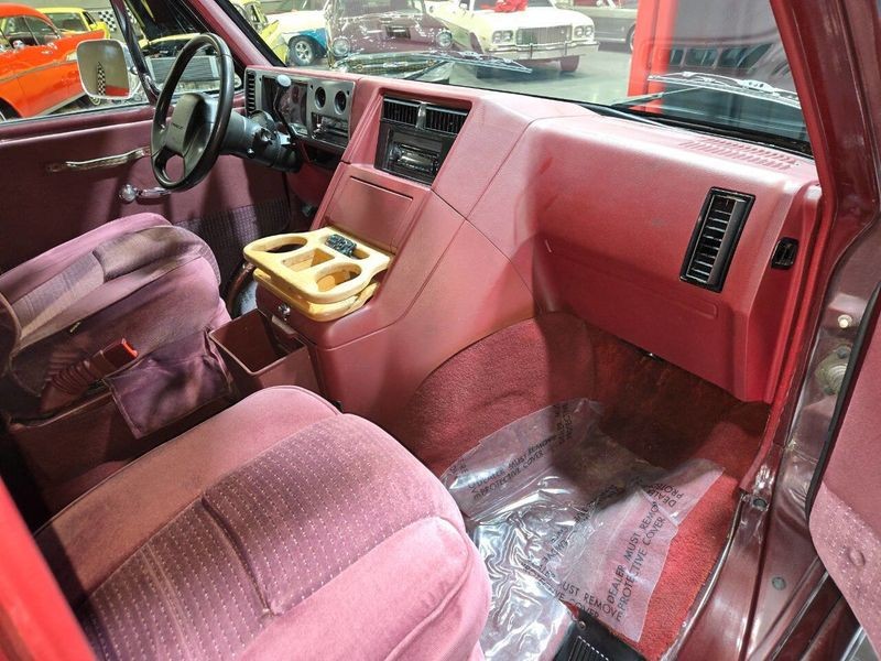 Chevrolet-G20-Van-1992-MinivanVan-6
