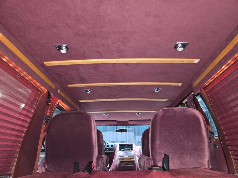 Chevrolet-G20-Van-1992-MinivanVan-7