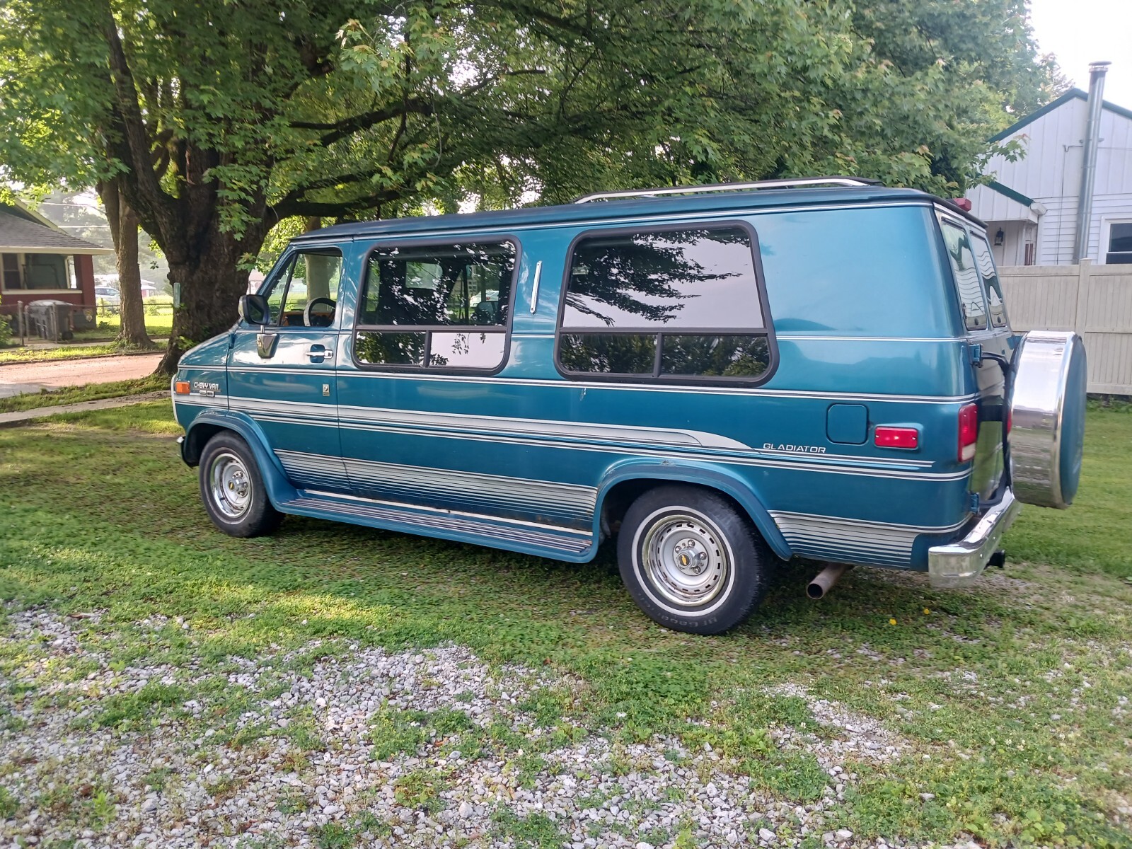 Chevrolet-G20-Van-1994-Standard-Passenger-Van-1