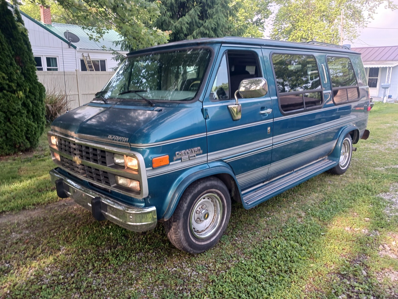 Chevrolet-G20-Van-1994-Standard-Passenger-Van-2