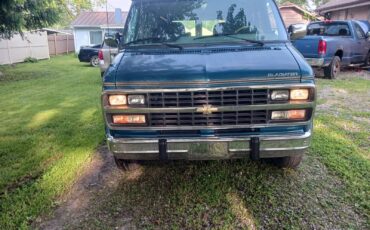 Chevrolet-G20-Van-1994-Standard-Passenger-Van