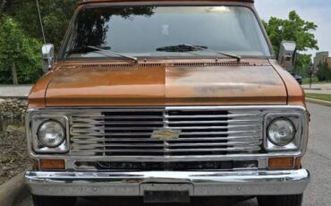 Chevrolet-G20-van-1976-orange-1