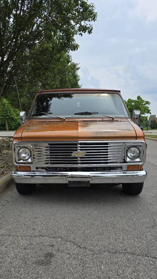 Chevrolet-G20-van-1976-orange-1