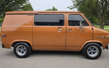 Chevrolet-G20-van-1976-orange-11