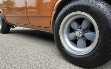 Chevrolet-G20-van-1976-orange-12