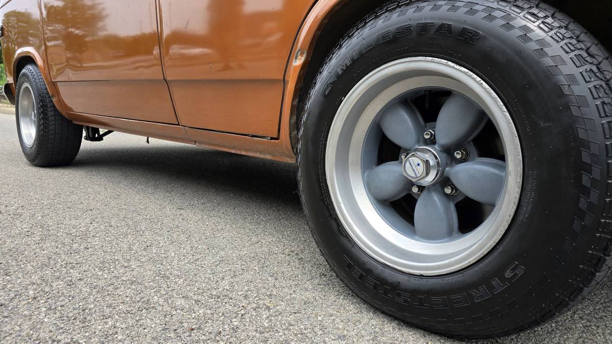 Chevrolet-G20-van-1976-orange-12