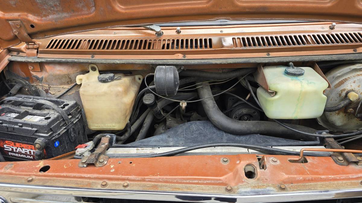 Chevrolet-G20-van-1976-orange-13