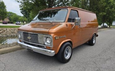 Chevrolet-G20-van-1976-orange-2