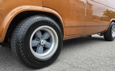 Chevrolet-G20-van-1976-orange-4